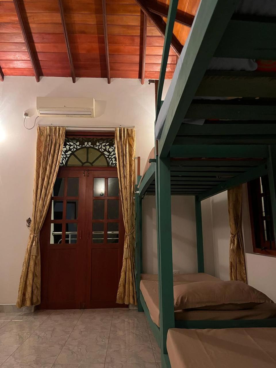 Ceylon Glory Hostel Negombo Esterno foto
