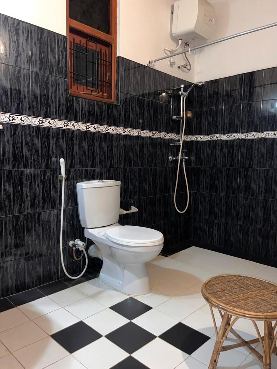 Ceylon Glory Hostel Negombo Esterno foto